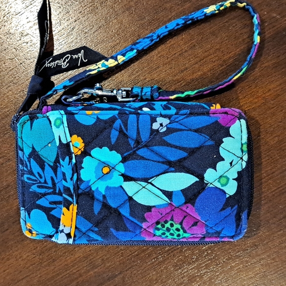 Vera Bradley Quilted Wrestlet Wallet with ID, in blue floral 5x3" - Picture 2 of 11